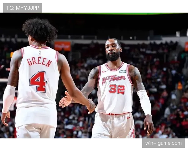 格林三双助力球队豪取连胜 全能表现再证机器本色