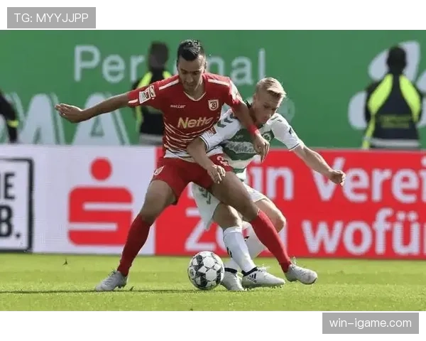 费耶诺德边路进攻火力全开，联赛状态回暖强势反弹