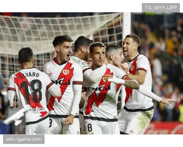 巴列卡诺球迷热情如火,助球队在西甲赛场持续闪耀 巴列卡诺球迷热情如火,助球队在西甲赛场持续闪耀