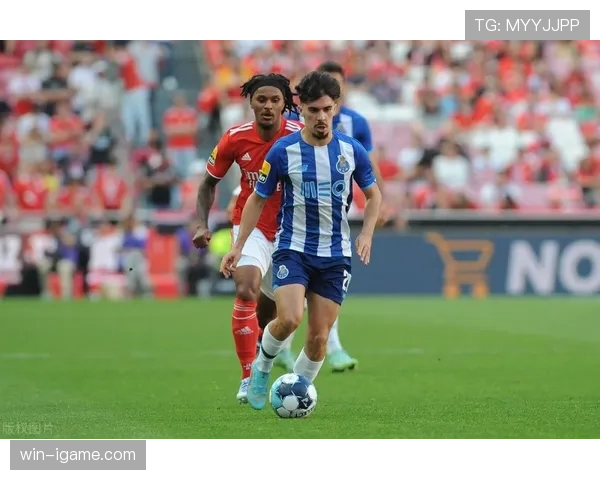 维蒂尼亚 vs 德容:中场推进能力与持球突破效率对比 维蒂尼亚 vs 德容:中场推进能力与持球突破效率对比